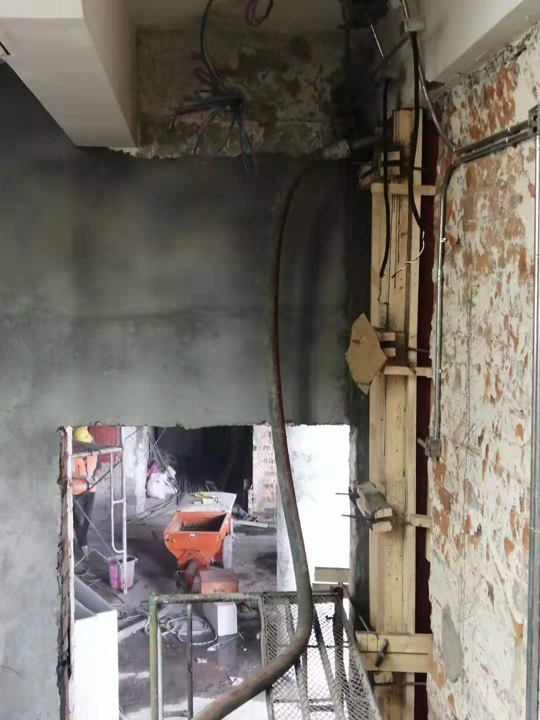 新宝GG聚合物建补砂浆村落地面施工工艺