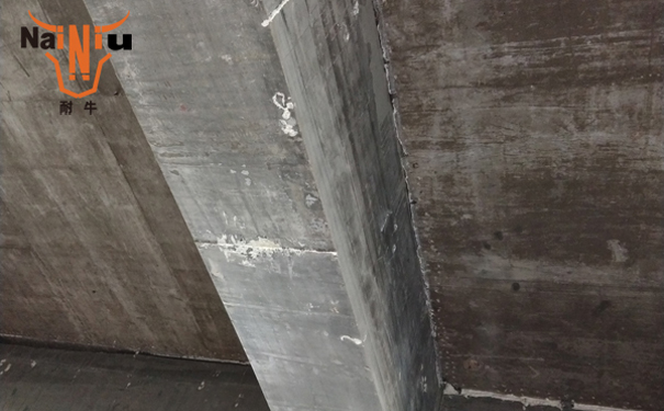 新宝GG聚合物建补砂浆后期开裂？